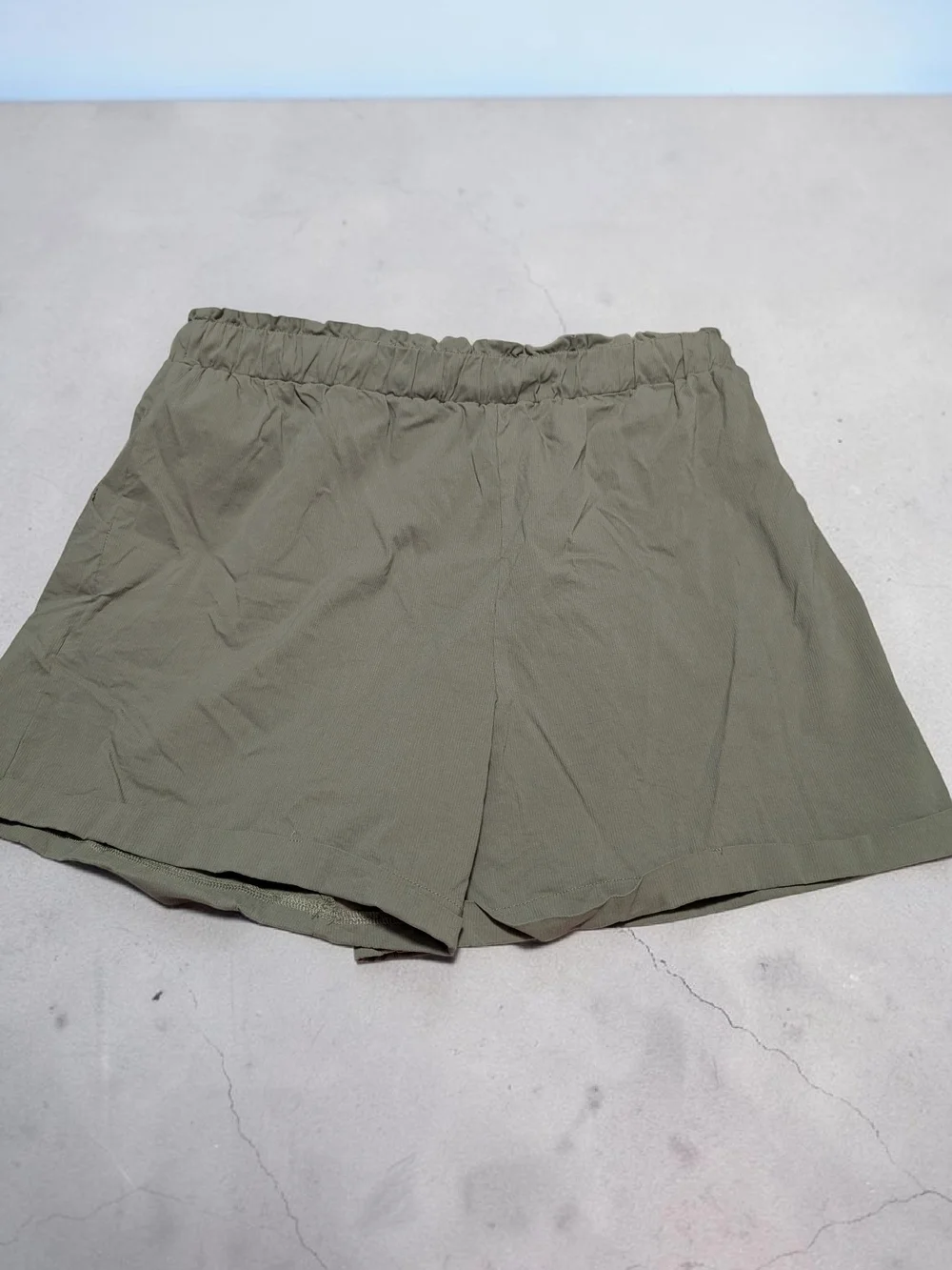 Feiersi Gray Green Summer Wide Leg Beach Shorts w/ Buttons - Size XL (EUC)